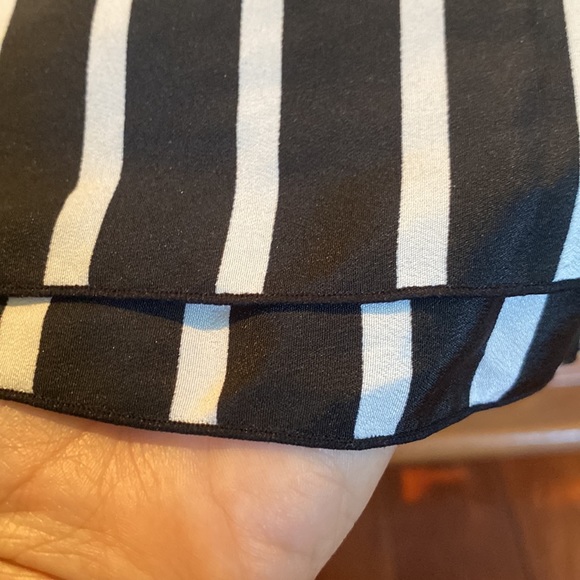 Sheer Gap tank top - Picture 4 of 5